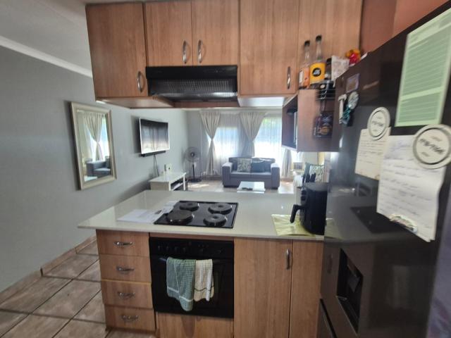 2 Bedroom Townhouse For Sale in Verwoerdpark