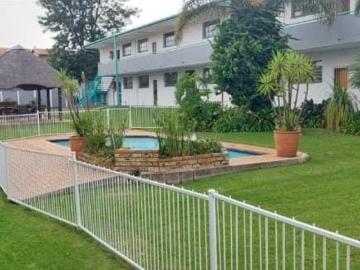 2 Bedroom Townhouse For Sale in Verwoerdpark