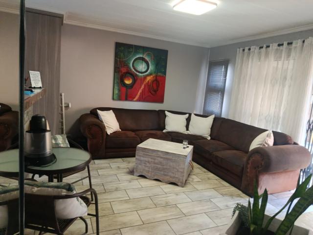 2 Bedroom Townhouse For Sale in Verwoerdpark