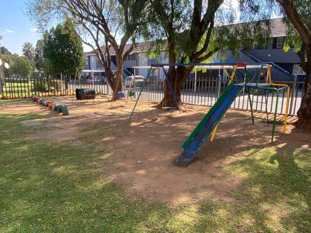 2 Bedroom Townhouse For Sale in Verwoerdpark