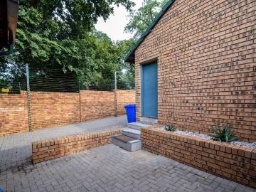 2 Bedroom Townhouse For Sale in Wapadrand