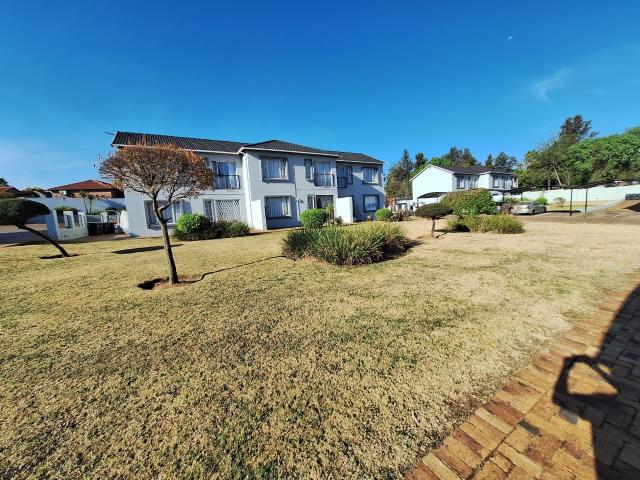 2 Bedroom Townhouse For Sale in Wilgeheuwel