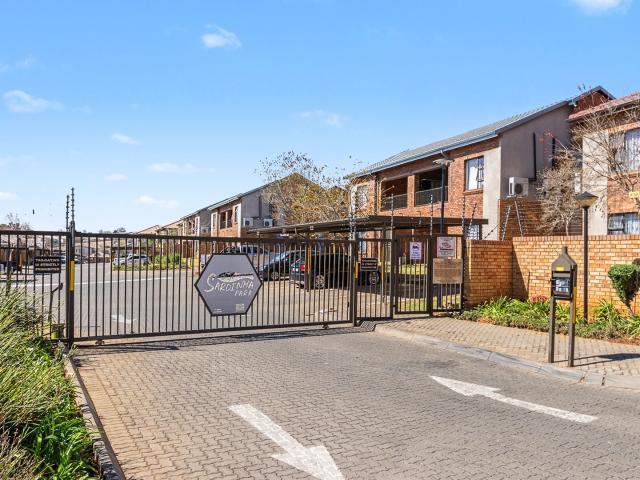 2 Bedroom Townhouse For Sale in Wilgeheuwel