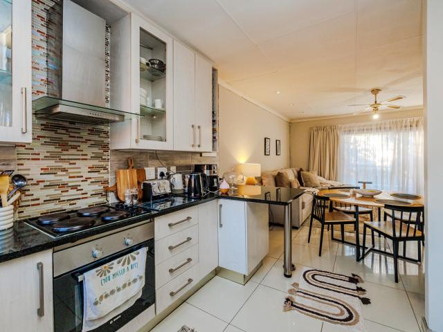 2 Bedroom Townhouse For Sale in Wilgeheuwel
