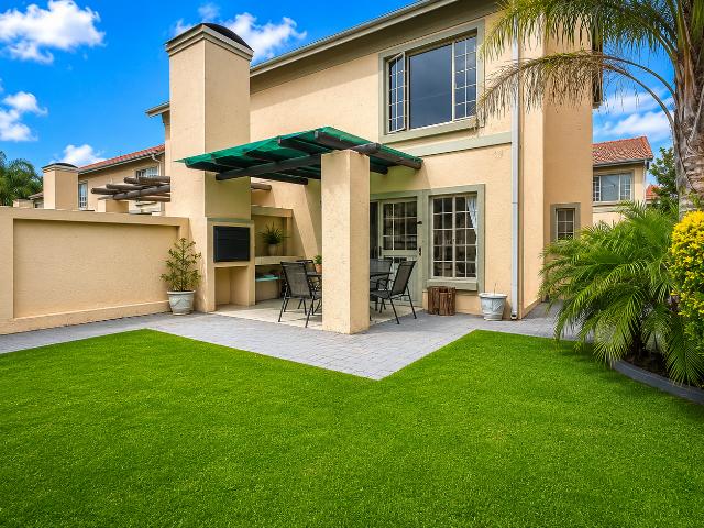 2 Bedroom Townhouse For Sale in Willow Park Manor