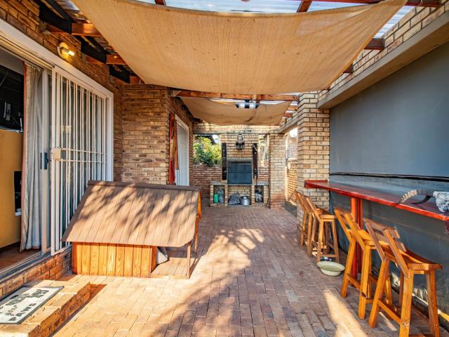 2 Bedroom Townhouse For Sale in Willowbrook