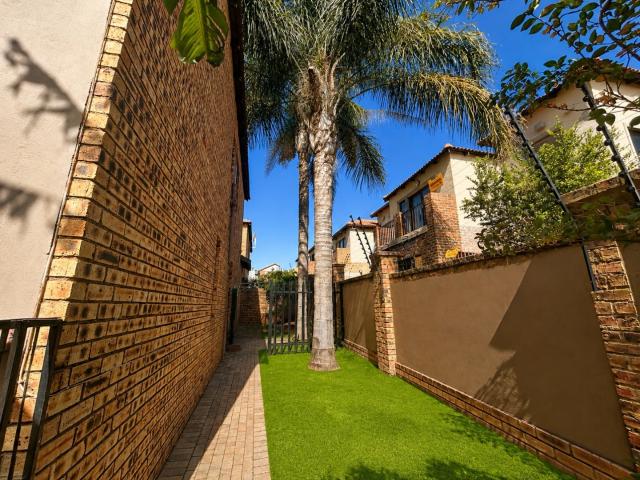 2 Bedroom Townhouse For Sale in Willowbrook
