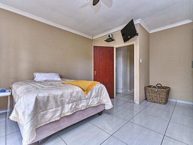 2 Bedroom Townhouse For Sale in Willowbrook