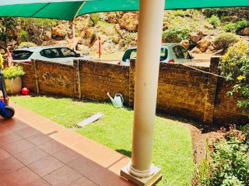 2 Bedroom Townhouse For Sale in Winchester Hills