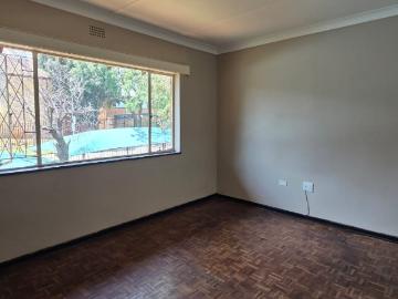 2 Bedroom Townhouse For Sale in Windsor East