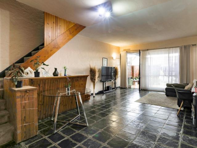 2 Bedroom Townhouse For Sale in Windsor West