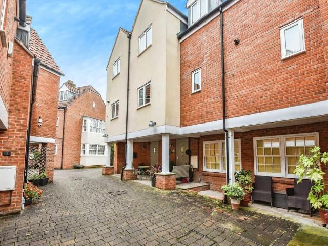 2 bedroom townhouse for sale