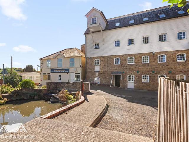 2 bedroom townhouse for sale