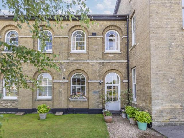 2 bedroom townhouse for sale