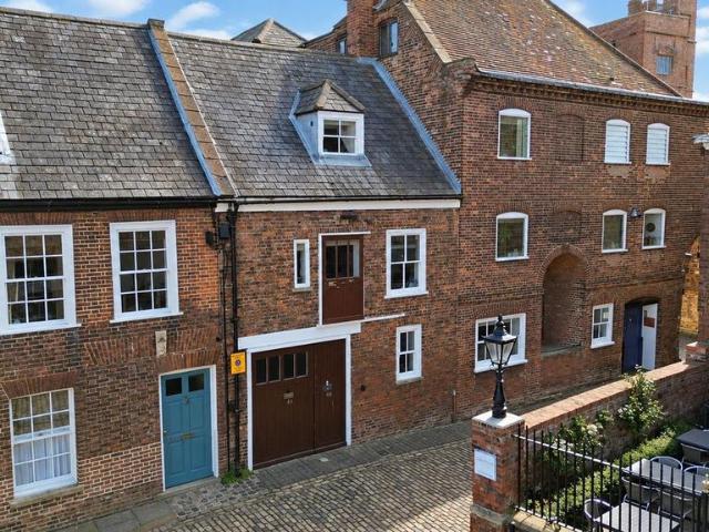 2 bedroom townhouse for sale