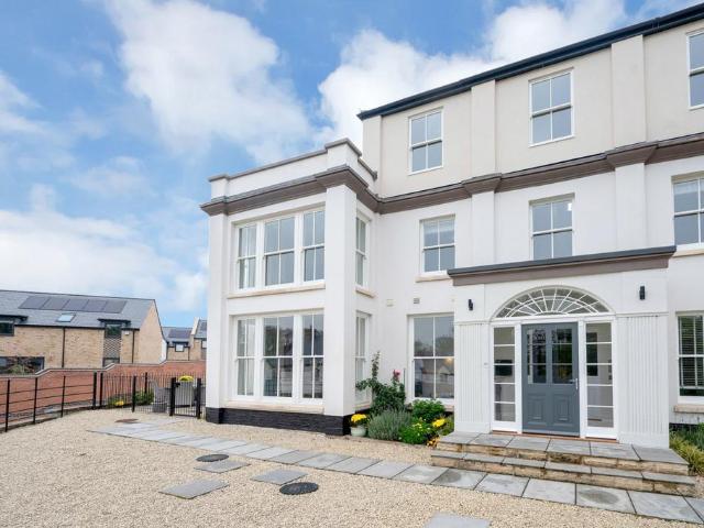 2 bedroom townhouse for sale