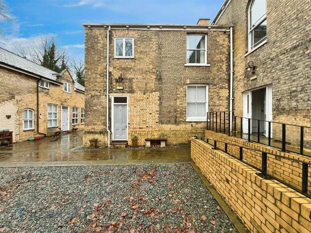 2 bedroom townhouse for sale