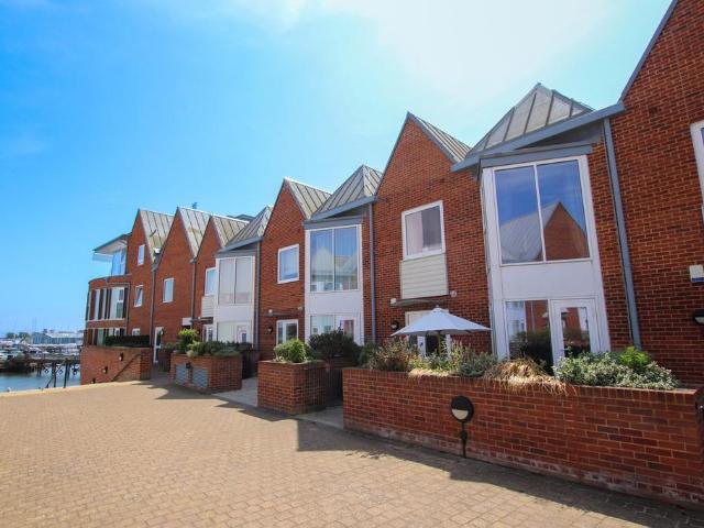 2 bedroom townhouse for sale