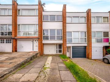 2 bedroom townhouse for sale