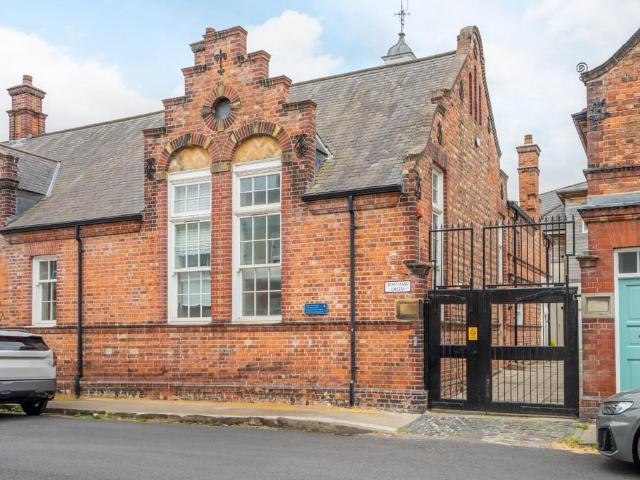 2 bedroom townhouse for sale