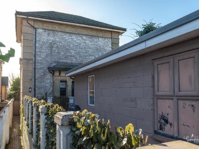 2 bedroom townhouse for sale