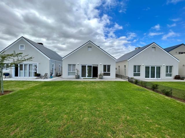 2 Bedroom townhouse freehold rented in Silwerstrand Golf And River Estate, Robertson