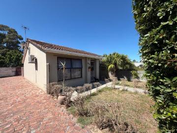 2 Bedroom townhouse freehold to rent in Bracken Heights, Brackenfell