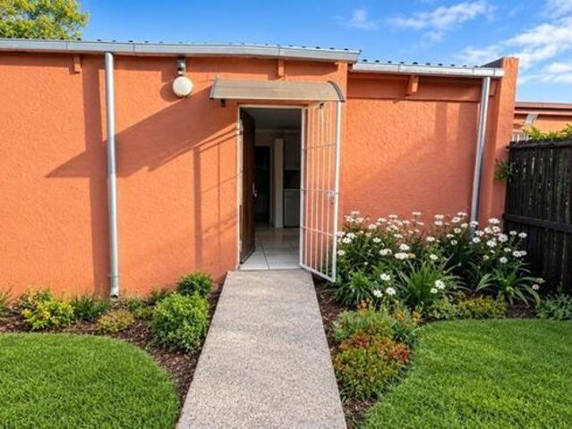 2 Bedroom townhouse freehold to rent in Bredell, Kempton Park