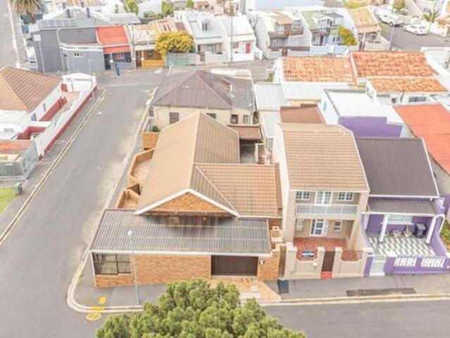 2 Bedroom townhouse freehold to rent in Walmer Estate, Cape Town