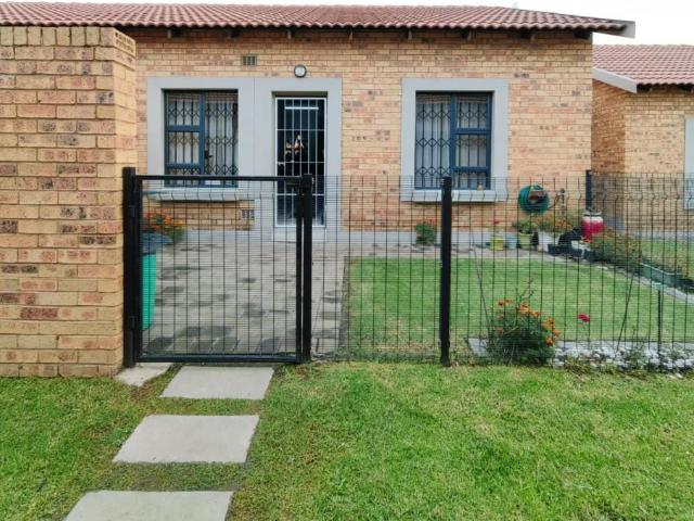 2 Bedroom townhouse freehold to rent in Trichardt, Secunda