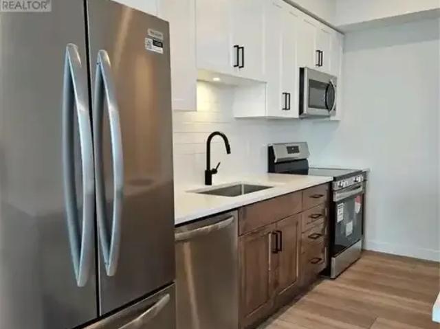 2 Bedroom Townhouse Guelph ON 104711662
