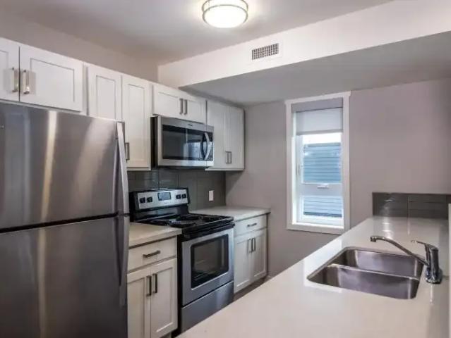 2 Bedroom Townhouse Guelph ON 105047810