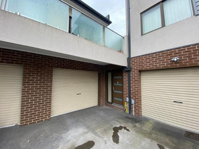 2 Bedroom Townhouse Get In Quick!