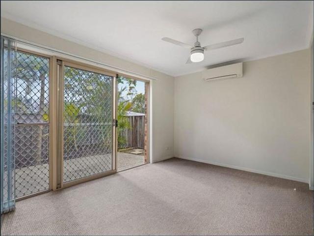 2 Bedroom Townhouse Great Location