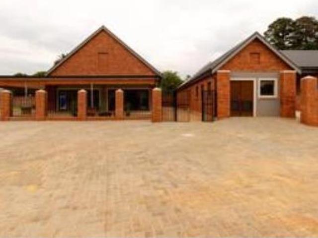 2 Bedroom Townhouse in Benoni Ah