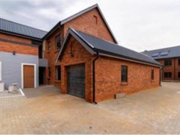 2 Bedroom Townhouse in Benoni Ah