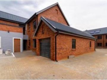 2 Bedroom Townhouse in Benoni Ah