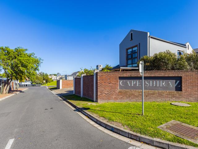 2 Bedroom Townhouse in Brackenfell South