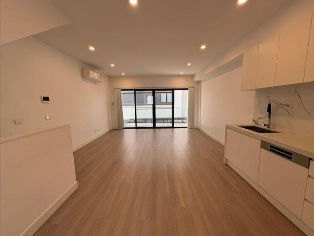 2 Bedroom Townhouse in central Sunshine location