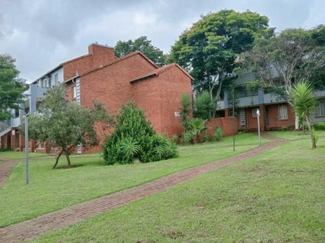 2 Bedroom Townhouse in Die Hoewes