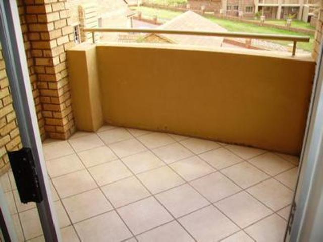 2 Bedroom Townhouse in Die Hoewes