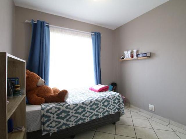 2 Bedroom Townhouse in Die Hoewes
