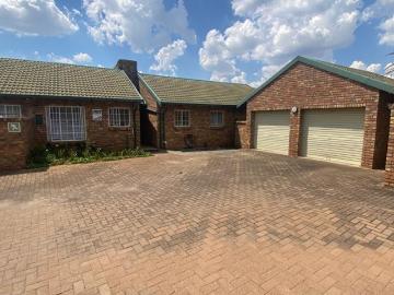 2 Bedroom Townhouse in Eldoraigne