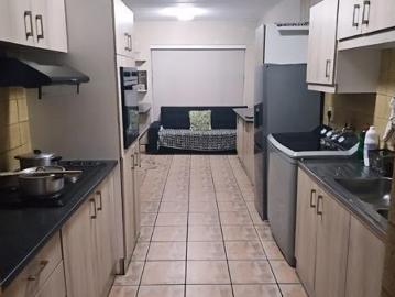 2 Bedroom Townhouse in Glen Marais