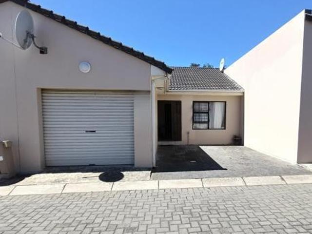 2 Bedroom Townhouse in Gonubie