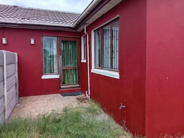 2 Bedroom Townhouse in Grassy Park