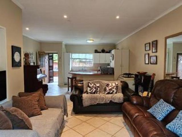 2 Bedroom Townhouse in Humerail