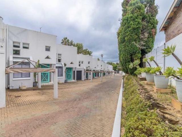 2 Bedroom Townhouse in Hurlingham Manor
