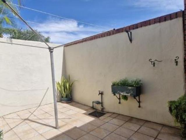 2 Bedroom Townhouse in Hayfields