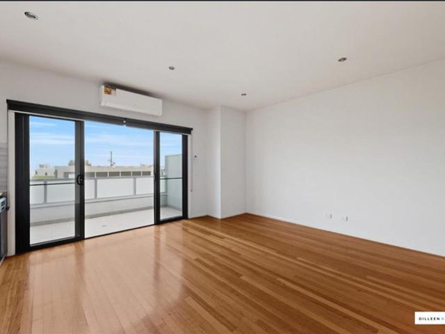 2 Bedroom townhouse in Heart of Lyndarum Estate!